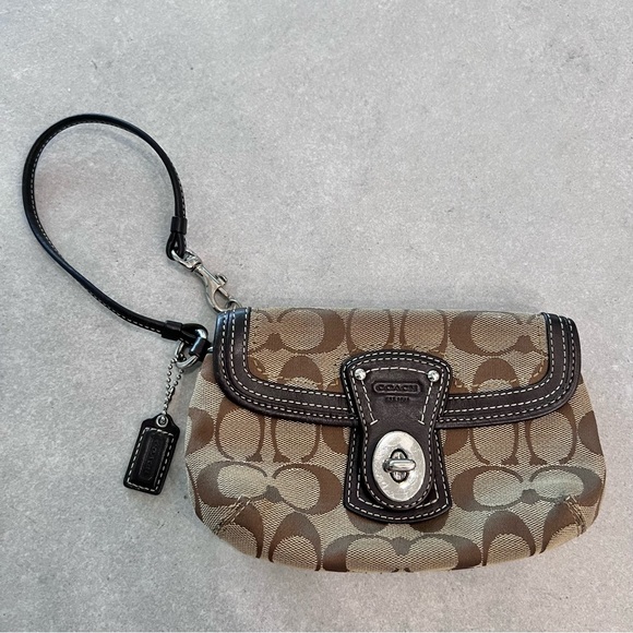 Coach Handbags - COACH wristlet
